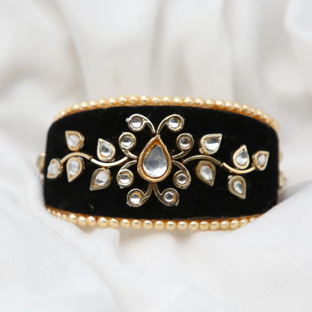 Black kundan bracelet with floral design