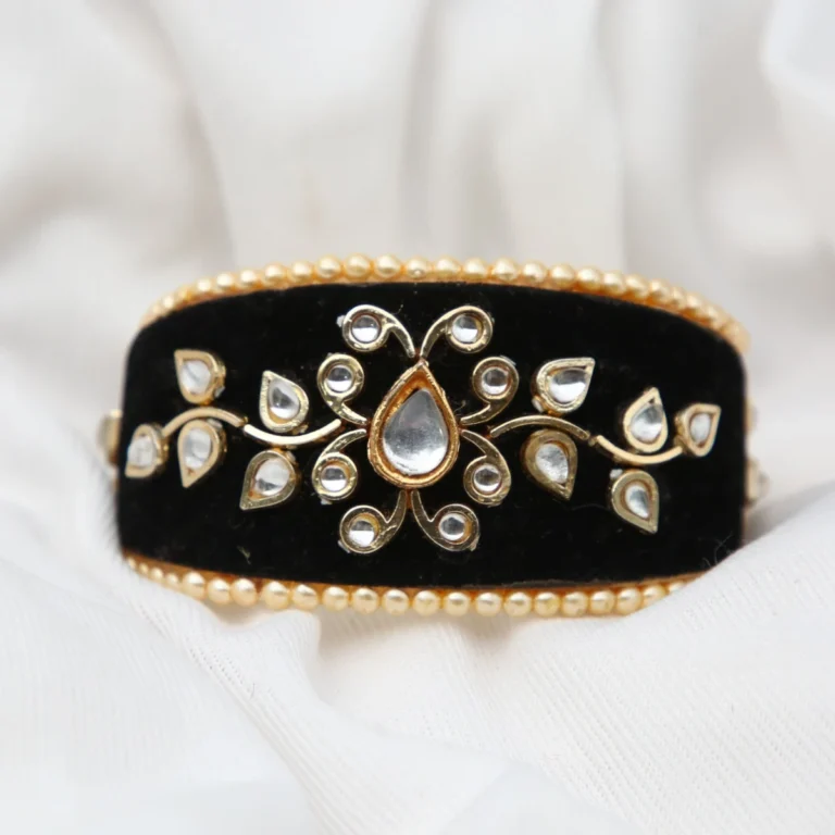 Black kundan bracelet with floral design