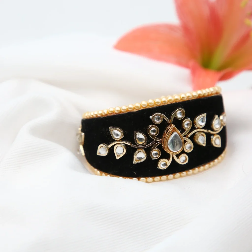 Side view of black kundan bracelet