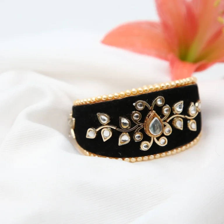 Side view of black kundan bracelet